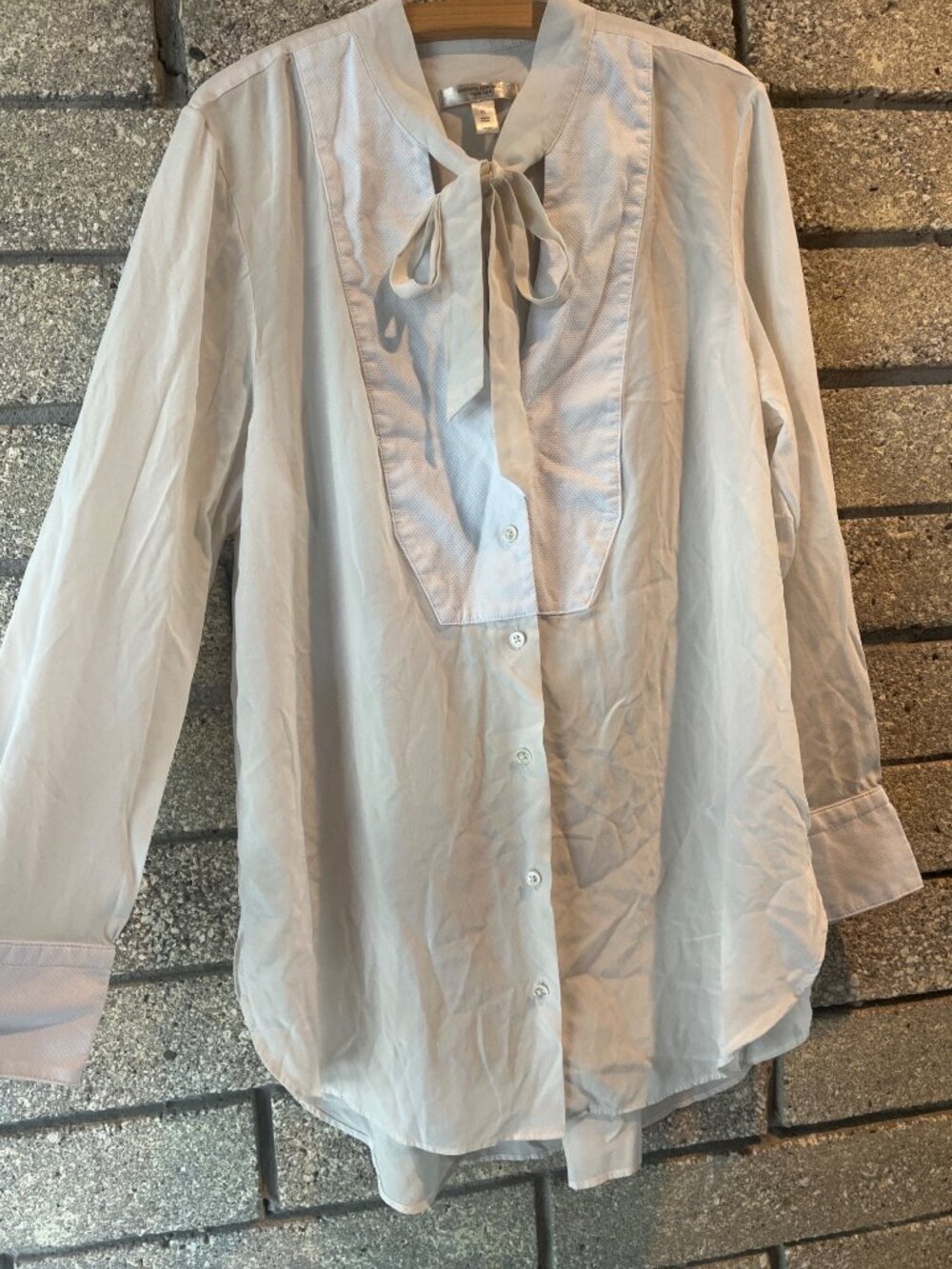 Banana Republic Womens XL 100% Silk White Blouse With Tie Neck & Button Front